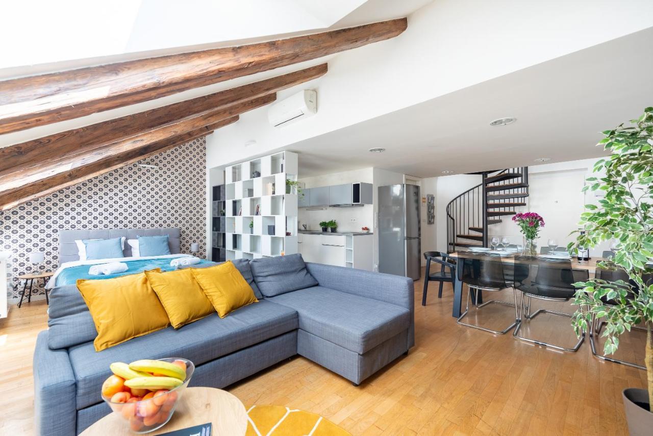 Duplex With Ac In Center * Praha